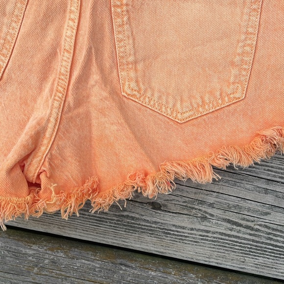 NWT Stradivarius Short Raw Edge Denim Jean Shorts - Picture 9 of 9